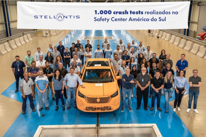 Stellantis atinge a marca de mil crash tests