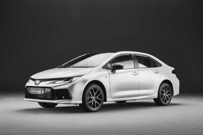 Toyota Corolla recebe atualizações na linha 2025