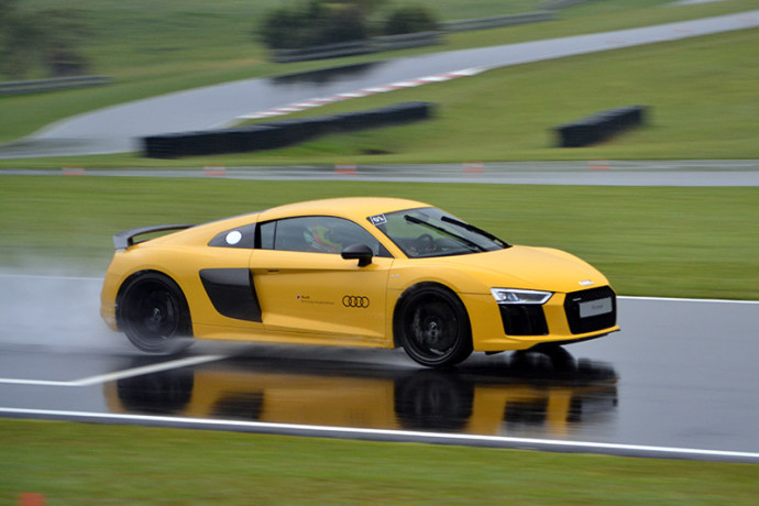 Audi Driving Experience permite dirigir esportivos R8, RS7 e RS6