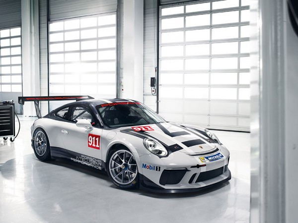 Ação Rápida De Super Carro Porsche 911 Gt3 De Corrida Em Pista De Corrida  Em Asfalto Imagem de Stock Editorial - Imagem de esportes, pista: 252709724