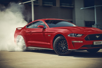 Ford Mustang chega ao Brasil por R$ 299.900