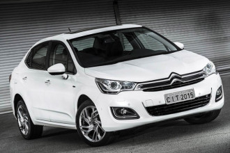 10 anos de Notre Dame e os 10 motivos para ter um Citroën C4 Lounge