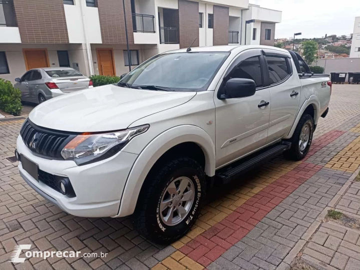 L200 TRITON 2.4 16V Turbo Sport GL CD 4X4