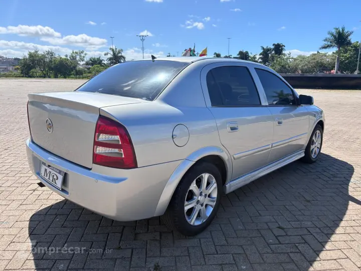 ASTRA 2.0 MPFI Sedan 8V