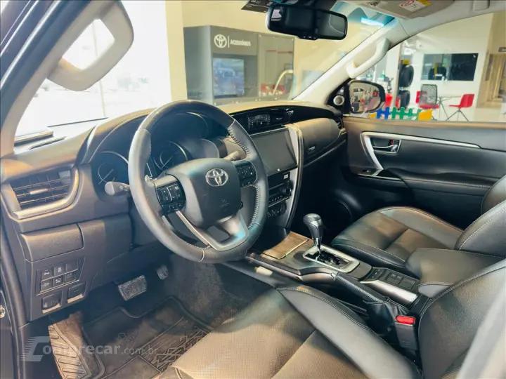 HILUX SW4 2.8 D-4D TURBO DIESEL SRX PLATINUM 7L 4