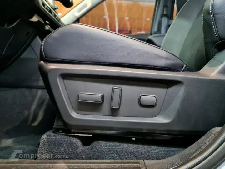 TRITON HPE-S 2.4 CD 4x4 TB DIESEL AUT.