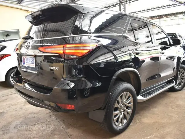 HILUX SW4 - 2.8 D-4D TURBO SRX 4X4 AUTOMÁTICO