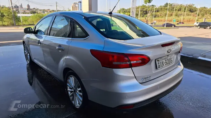 FOCUS 2.0 Titanium Fastback 16V