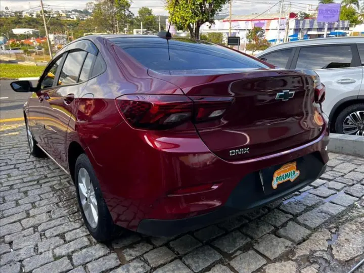 ONIX 1.0 Turbo Plus LT