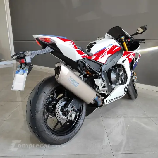 CBR 1000 RR-R FIREBLADE