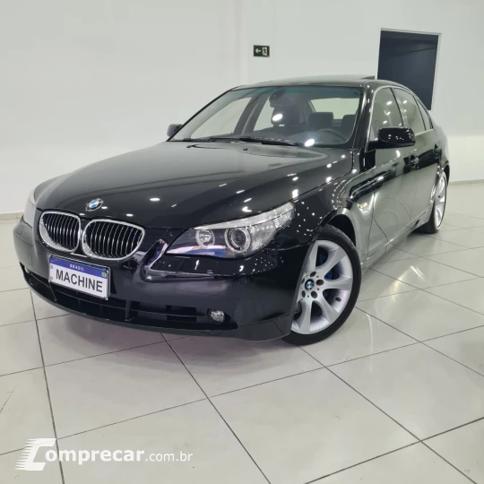 545I 4.4 Sedan V8 32V