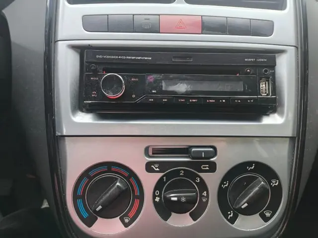 PUNTO - 1.4 8V 4P MANUAL