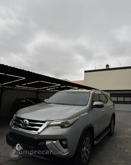 HILUX SW4 2.8 D-4d Turbo SRX 7L 4X4