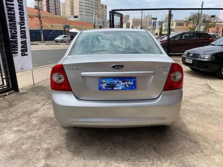 FOCUS SEDAN 2.0