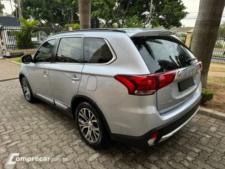 OUTLANDER 2.2 Mivec Di-d Hpe-s AWD