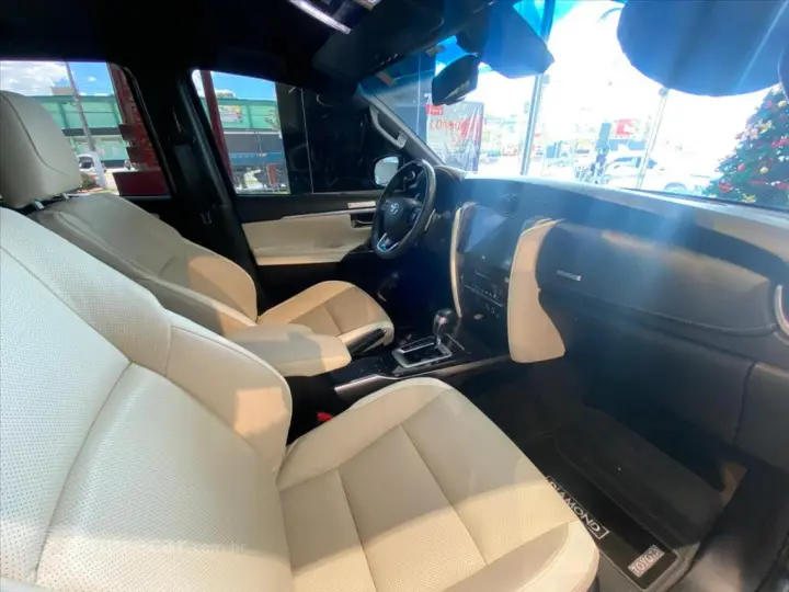 HILUX SW4 2.8 D-4D TURBO DIESEL DIAMOND 7L 4X4 AU