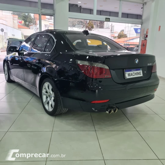 545I 4.4 Sedan V8 32V