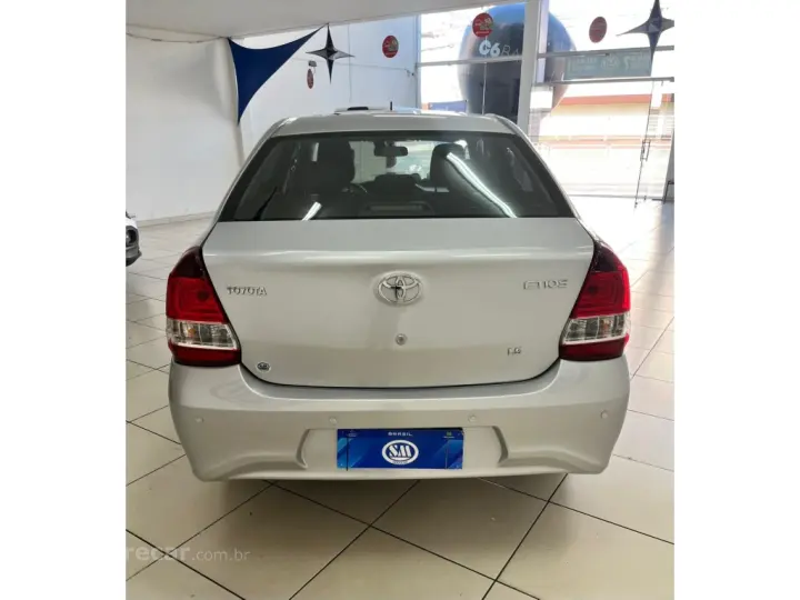 ETIOS 1.5 X PLUS 16V FLEX 4P AUTOMÁTICO