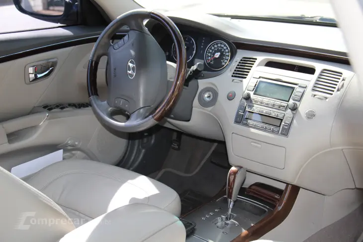 AZERA 3.3 MPFI GLS Sedan V6 24V