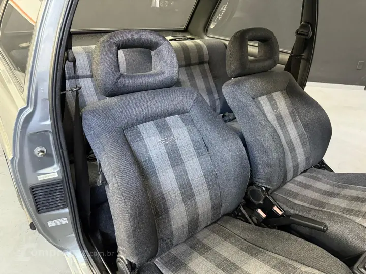 Voyage 1.8 Cl 8V Álcool 2P Manual