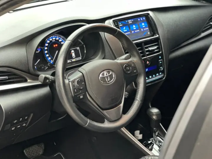 YARIS 1.5 16V FLEX SEDAN XLS CONNECT MULTIDRIVE