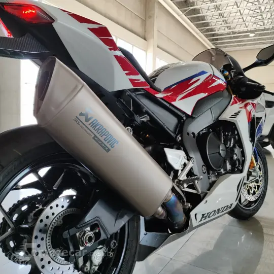 CBR 1000 RR-R FIREBLADE