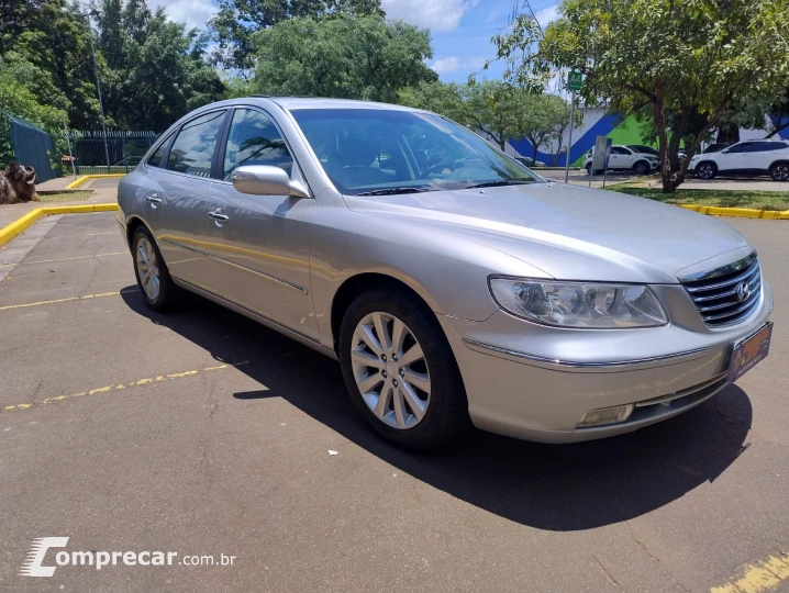 AZERA 3.3 MPFI GLS Sedan V6 24V