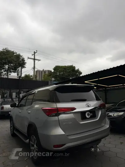 HILUX SW4 2.8 D-4d Turbo SRX 7L 4X4