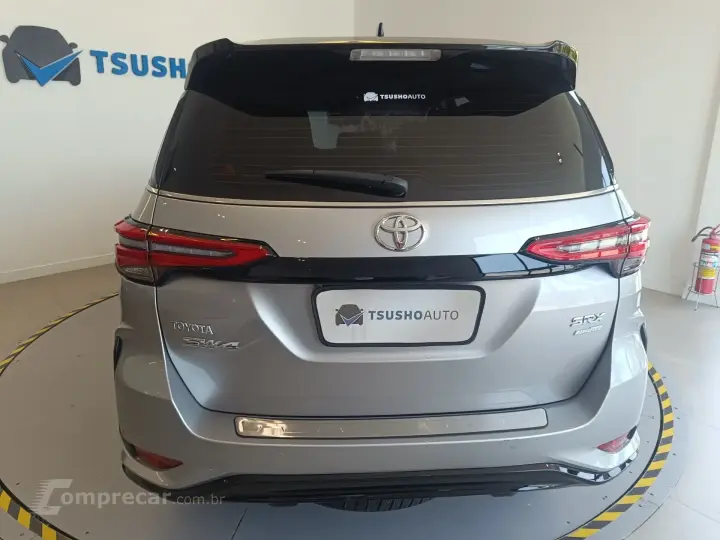 HILUX SW4 2.8 D-4D TURBO SRX PLATINUM 7L 4X4 AUTOMÁTICO