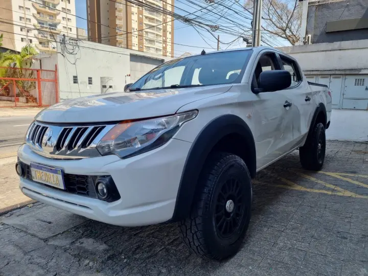 MITSUBISHI L200 TRITON 2.4 TURBO SPORT GL CD 4X4 2022