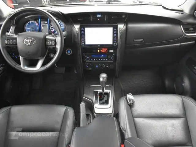 HILUX SW4 - 2.8 D-4D TURBO SRX 4X4 AUTOMÁTICO