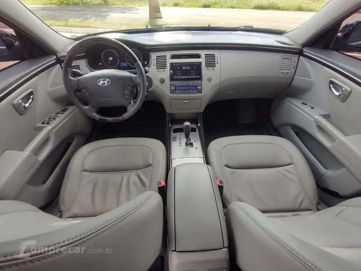 AZERA 3.3 MPFI GLS Sedan V6 24V