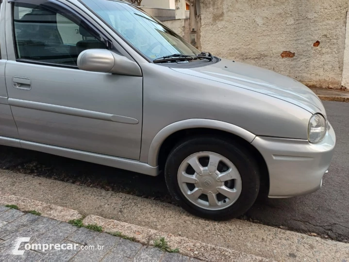 CORSA 1.6 MPFI GLS Sedan 8V