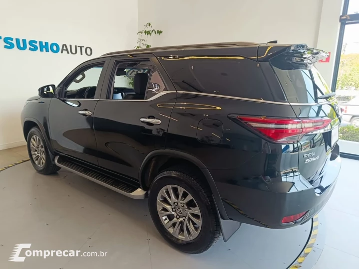 HILUX SW4 2.8 D-4D TURBO SRX 7L 4X4 AUTOMÁTICO