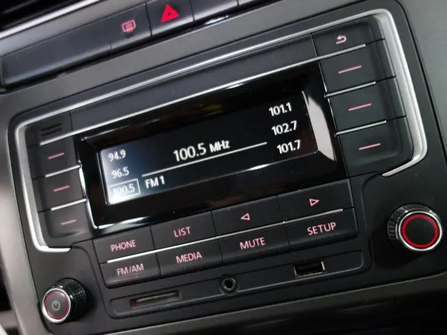 FOX - 1.0 MPI TRENDLINE 12V 4P MANUAL