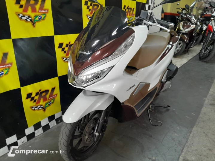 PCX 150 DLX