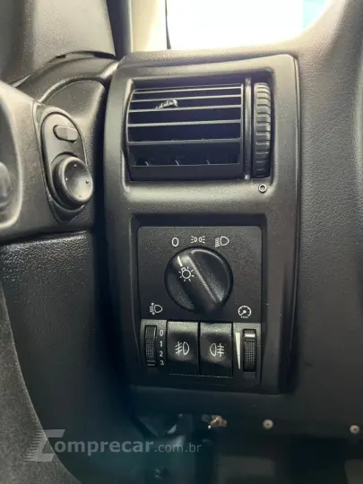 ASTRA 2.0 MPFI Advantage Sedan 8V