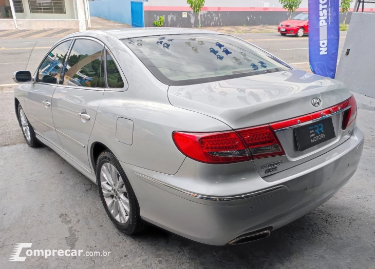 AZERA 3.3 MPFI GLS Sedan V6 24V