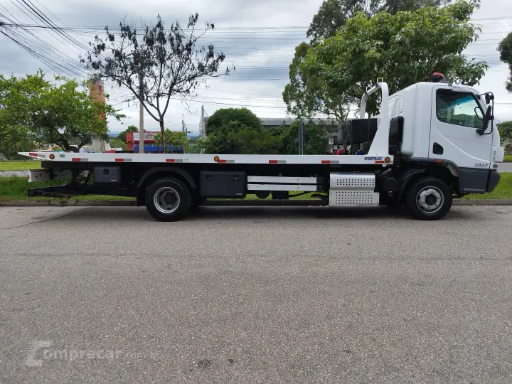 Accelo 1017 + Plataforma Engetruck