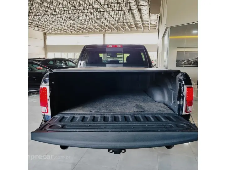 CLASSIC 5.7 V8 GASOLINA LARAMIE NIGHT EDITION CD 4X4 AUTOMÁT