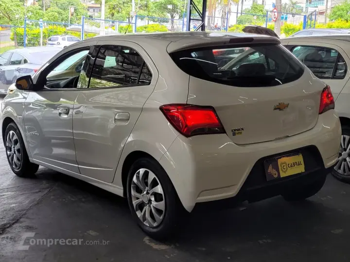 ONIX HATCH ADVANTAGE 1.4 8V Flex 5p Aut.