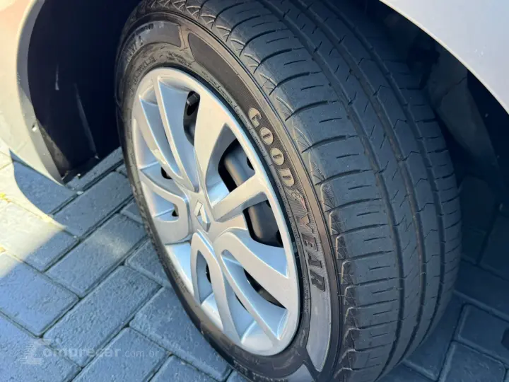 LOGAN 1.6 Expression 8V