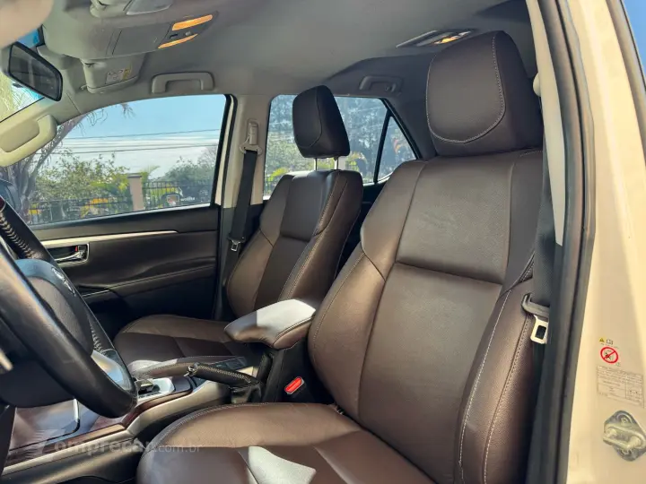 HILUX SW4 2.7 SRV 7 Lugares 4X2 16V