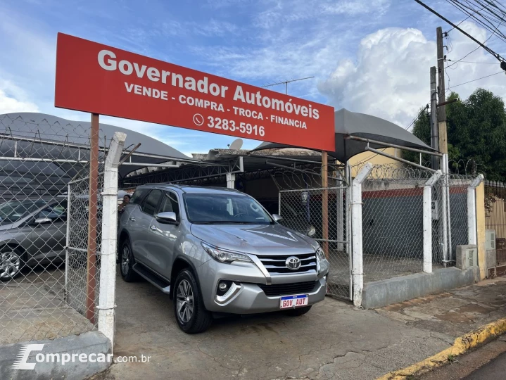 Hilux SW4 2.8 4P SRX 4X4 7 LUGARES TURBO DIESEL AUTOMÁTICO