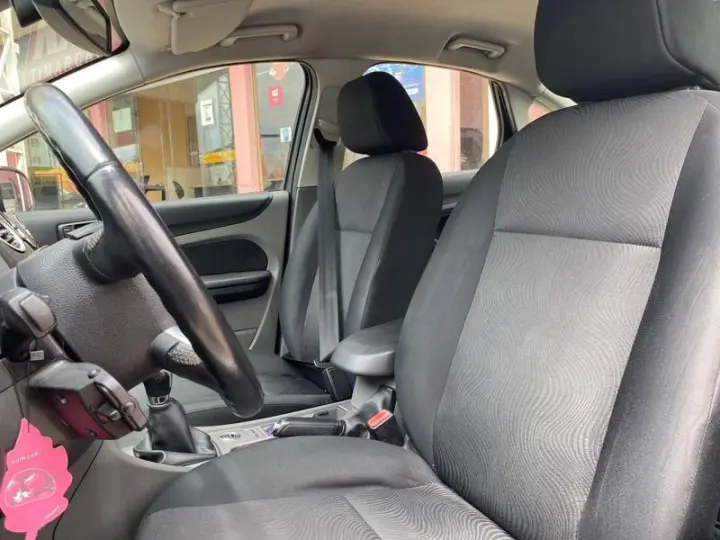 FOCUS SEDAN 2.0