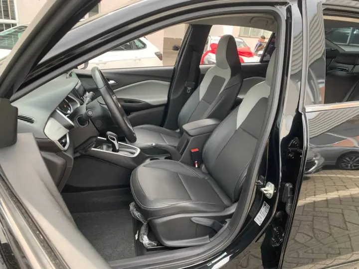 ONIX SED. Plus PREM. 1.0 12V TB Flex Aut