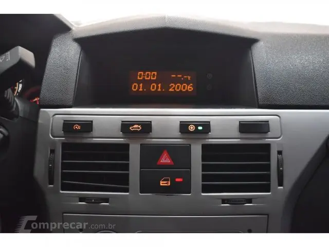 VECTRA SEDAN - 2.0 MPFI ELEGANCE 8V 4P MANUAL