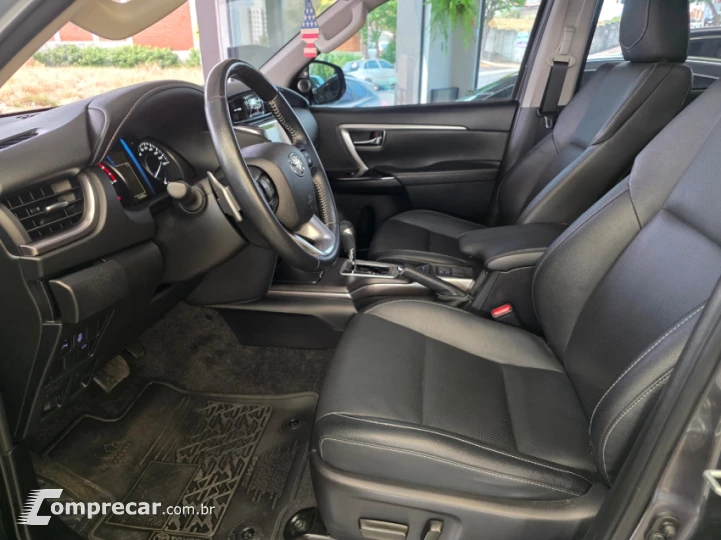 HILUX SW4 2.8 D-4d Turbo SRX 7L 4X4