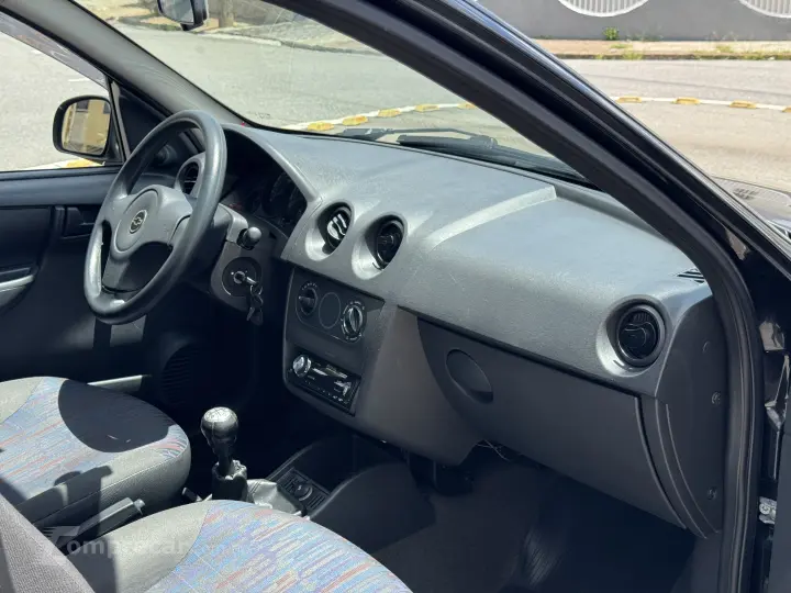 CELTA 1.0 MPFI Life 8V