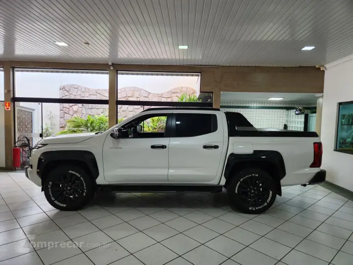 Triton  2.4 KATANA BITURBO DIESEL CABINE DUPLA 4X4 AUTOMÁTIC